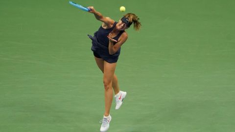 La guapa tenista no pudo contra Serena Williams.