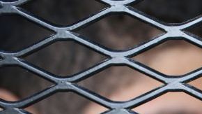 Defensores de migrantes alertan de que medida echa abajo el Acuerdo Flores de 1997.