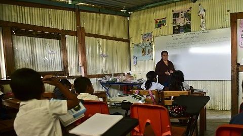 Libros apócrifos se están repartiendo en escuelas rurales.
