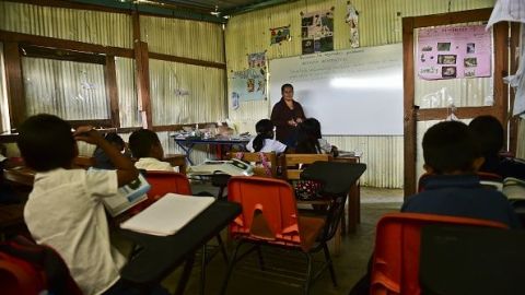 Libros apócrifos se están repartiendo en escuelas rurales.