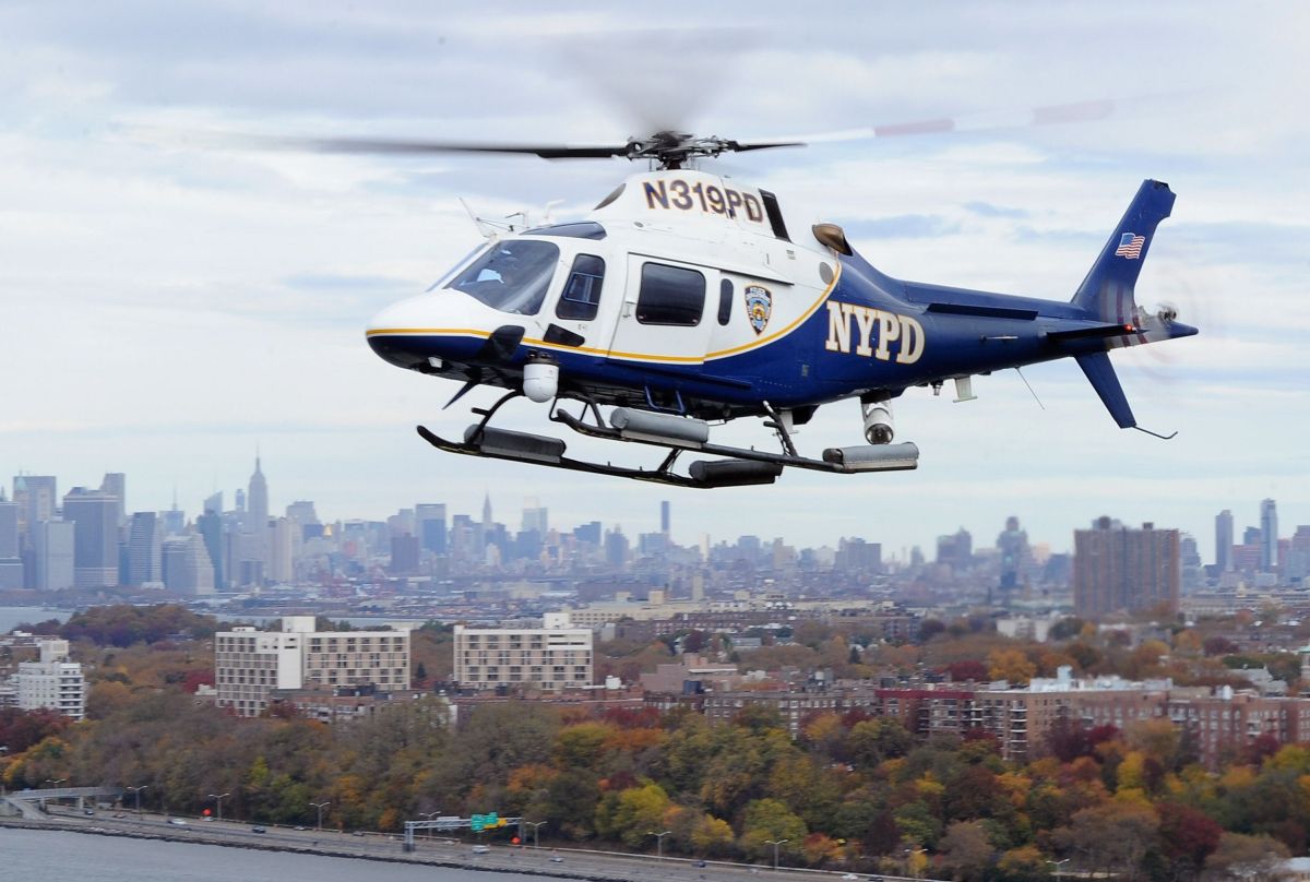 Helicóptero NYPD sobre Hudson River.
