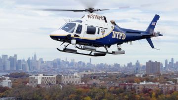 Helicóptero de NYPD sobrevolando Hudson River/Archivo.
