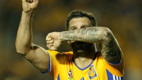 Desde su llegada a México, la relación de Gignac con los fanáticos fue muy especial.