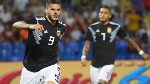 Mauro Icardi festejando un gol con su selección.