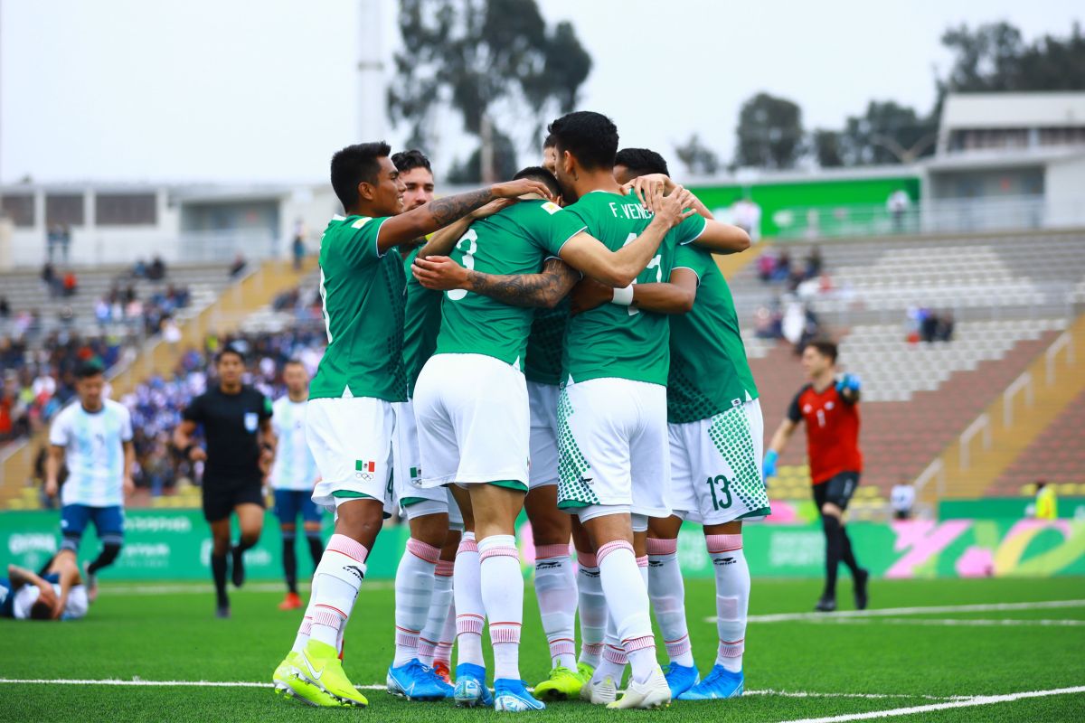 ¡Histórico! Con 10 hombres, México le gana a Argentina en el fútbol de