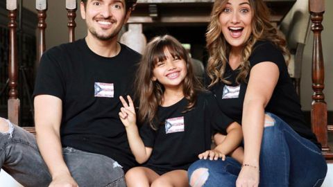 Karla Monroig con su familia