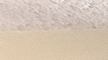 Flor García fue liberada del Centro de Detención Adelanto tras 17 meses de arresto. Sus hijas la recibieron adornando su recámara con los dibujos y cartas que ella les mandó desde el centro de detención.. (Araceli Martínez/La Opinión).