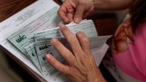 Privar al inmigrante de ayudas económicas es cruel.