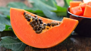 Los efectos antiinflamatorios de la papaya son utilizados en tratamientos para combatir la amigdalitis, la faringitis, la artritis y la gota.