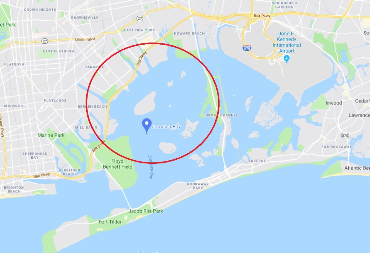 Cuerpo sin cabeza: dramático hallazgo en playa de Queens, Nueva York