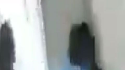 VIDEO: Sicarios del narco matan a 3 dentro de taller mecánico en México