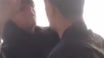 Se publicaron tres videos de la agresión en Twitter.