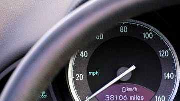 Tu auto pudiera ya contar con un sistema de control de velocidad, conocido como "cruise control"