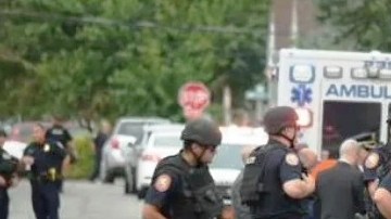 Policía del condado Suffolk en la escena