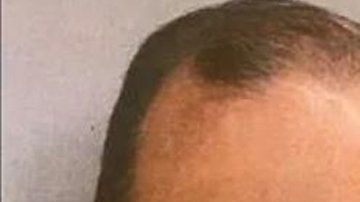 MoseñorJoseph McLoone acusado de robar donaciones a la iglesia.