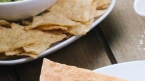Las quesadillas son un platillo típico mexicano, que puede ser preparado con diferentes rellenos, como el picadillo, la tinga, flor de calabaza, rajas, entre muchos otros.
