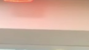 Los oficiales de TSA informan sobre la nueva identificación.