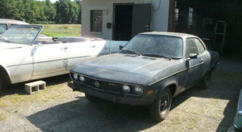 Por menos de $1,000, un comerciante quiere vender un Opel Manta en eBay. El auto deportivo fue creado para competir contra el Ford Capri