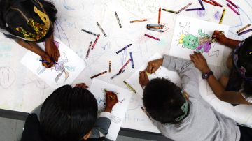 LOS ANGELES,CA- children coloring at the Los Angeles Library festival of reading. Photo by J. Emilio Flores/La Opinion