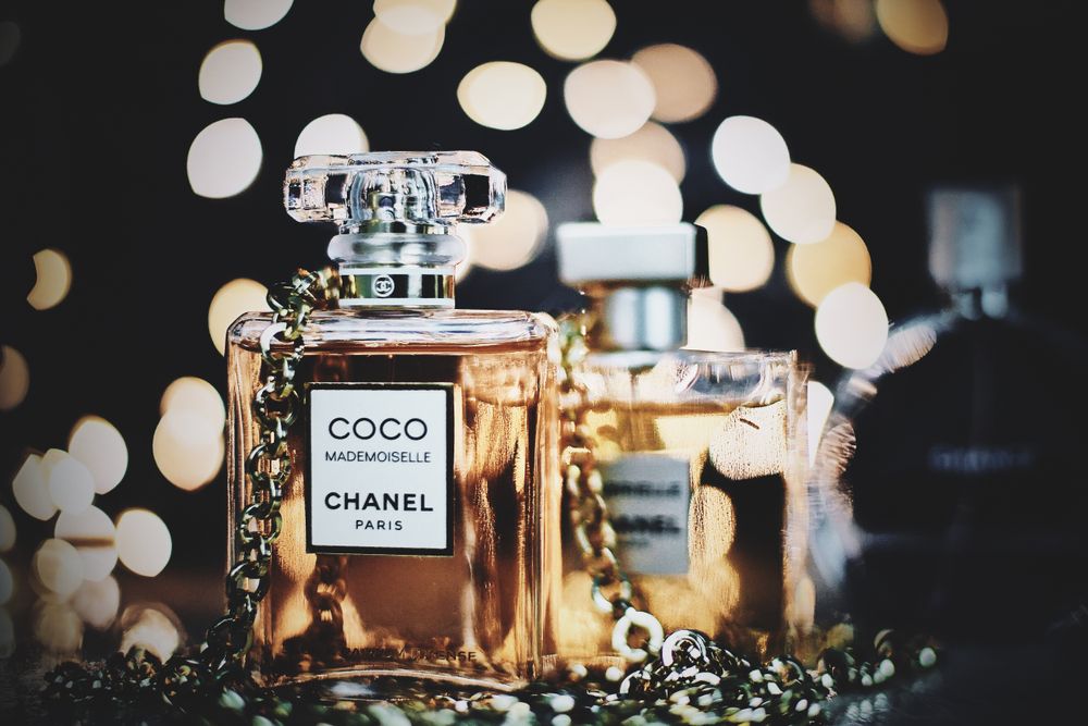 Los 5 mejores perfumes Chanel de fragancia suave para mujeres coquetas