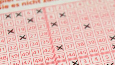 Su vida dejó de ser normal luego de ganar la lotería.