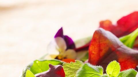 Los ingredientes de esta ensalada mejorarán tu sistema inmunológico y mejorarán considerablemente tu digestión.