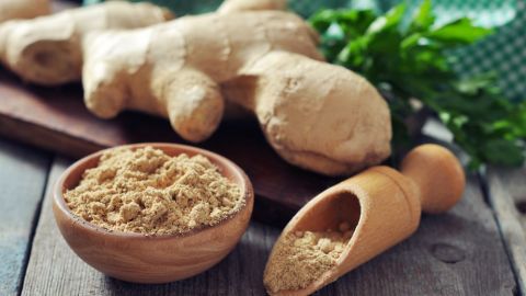 El dolor y la inflamación producidos por la gota, se dan cuando demasiado ácido úrico se cristaliza y deposita en las articulaciones.