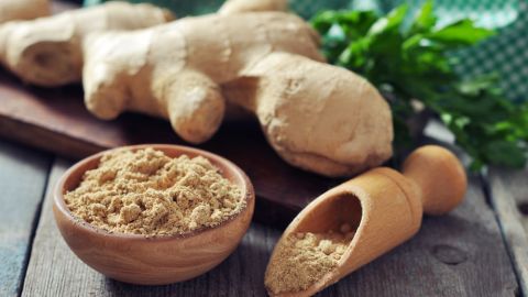 El dolor y la inflamación producidos por la gota, se dan cuando demasiado ácido úrico se cristaliza y deposita en las articulaciones.