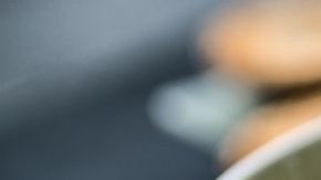 El consumo de apio es un excelente aliado para la mujer, debido a su alto contenido en vitamina C y ácido fólico.