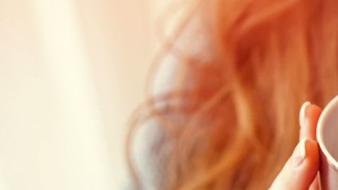 Complementa estos remedios naturales con alimentos que fomenten el peristaltismo (son los movimientos naturales del intestino), ingerir infusiones en ayuno es una excelente recomendación.