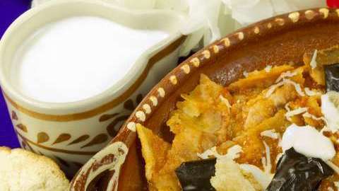 La sopa de tortilla es un platillo tradicional mexicano, muy nutritiva, económica y excelente opción vegetariana.
