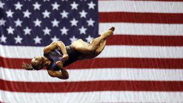 Simone Biles se convirtió en la primera mujer en aterrizar un salto 'triple doble'