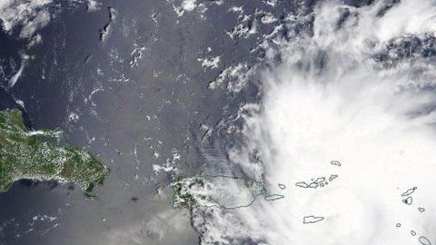 El huracán Dorian ahora tiene posibilidades de golpear EEUU con fuerza.