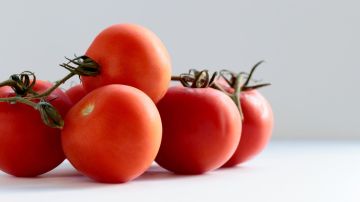 Preparar la salsa de tomate en casa contribuirá a que nuestra pizza sea más saludable