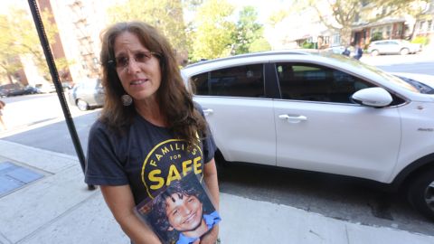 Amy Cohen, promotora de la Ley Sammy, en memoria de su hijo arrollado en NYC.