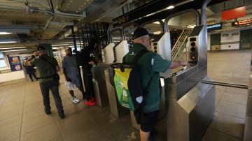 Usuarios del subway opinan sobre la propuesta de prohibir entrada a tocones.