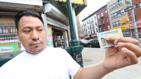 Inmigrantes opinan que la utilidad del ID es "limitada" para asumir otros riesgos