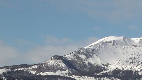 Mammoth Mountain vista desde la autopista US 395.