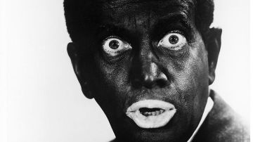 El cantante Al Jolson (1896 - 1950) usaba maquillaje "blackface".