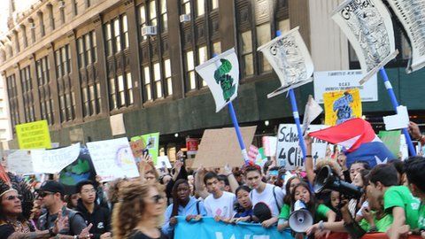 Cientos de miles de jóvenes participaron este viernes en protestas.