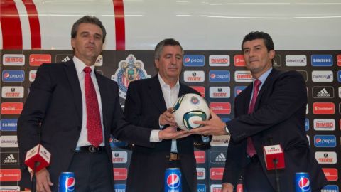 En la imgen: Néstor de la Torre, Jorge Vergara y José Manuel "Chepo" de la Torre. Foto: Mesxsport.