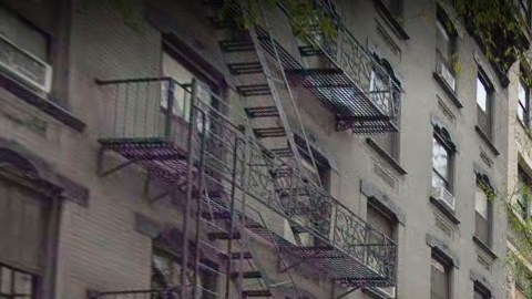 25 St, entre 6 y 7 Ave