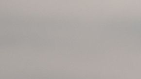 El muro de 30 pies de altura requiere tiempo para construirlo.