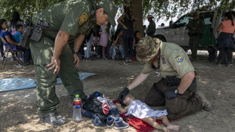 El juez Dana Sabraw tiene que definir con mayor exactitud las pautas para separar familias en la frontera.