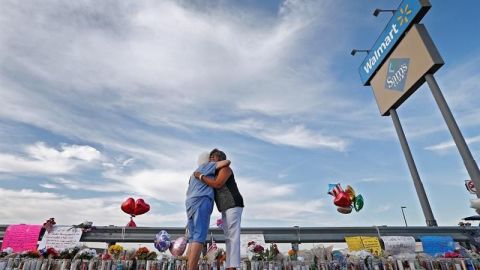 Familiares lloran a sus muertos en El Paso, Texas