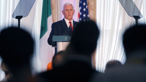 Mike Pence en Irlanda.