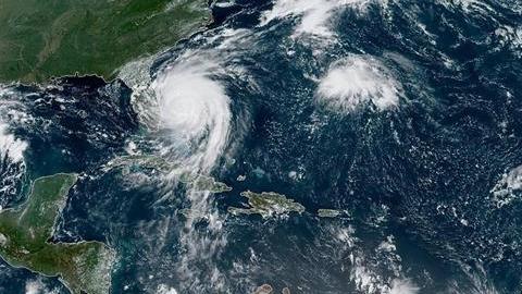 El huracán Dorian mientras bordea las costas de Florida.