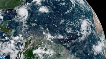 El huracán Dorian mientras bordea las costas de Florida.