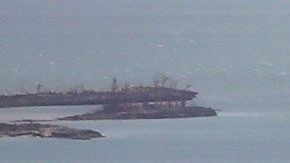 Adrian Farrington está ahora en el hospital con una pierna fracturada.