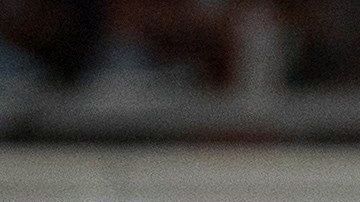 Adrian Salcedo (i) de Dominicana disputa un balón con Rodolfo Zelaya de El Salvador.